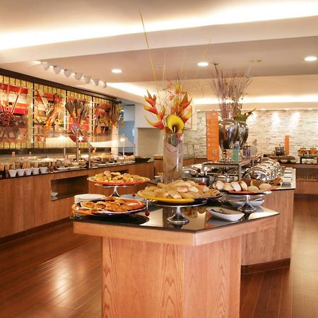 ホテル ヒルトン グァダラハラ グアダラハラ レストラン 写真 The buffet at the restaurant