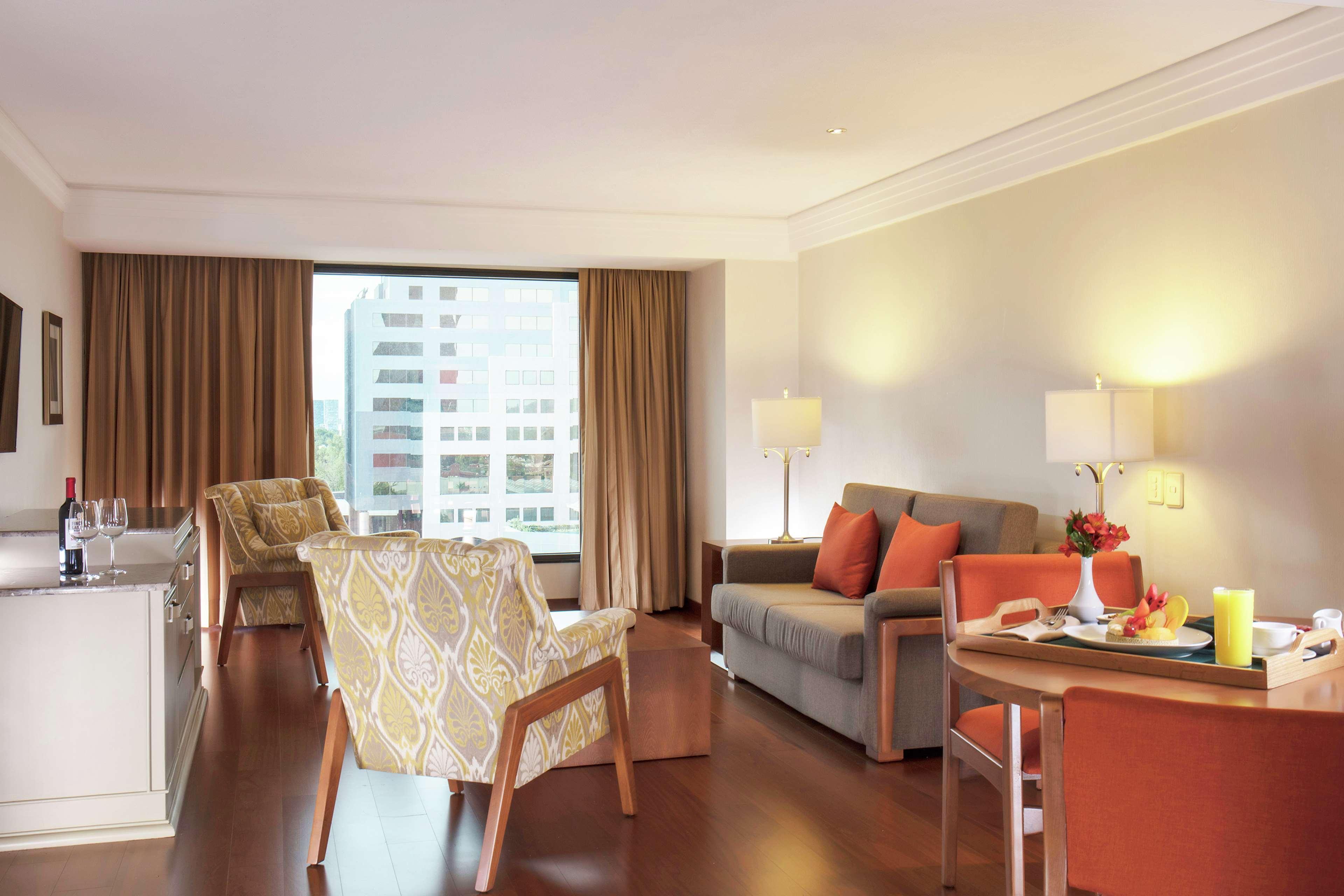 ホテル ヒルトン グァダラハラ グアダラハラ エクステリア 写真 Suite at the hotel