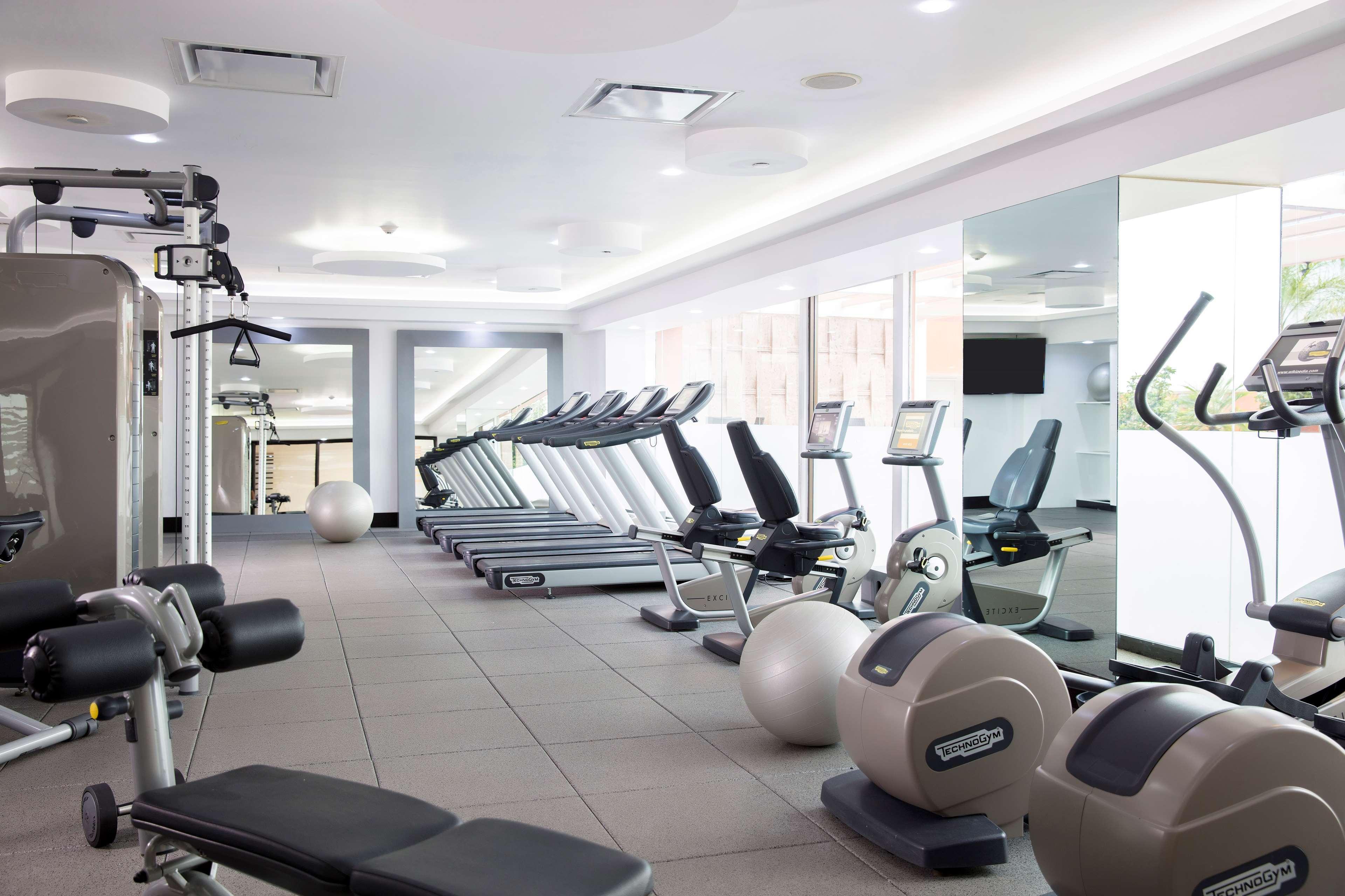 ホテル ヒルトン グァダラハラ グアダラハラ エクステリア 写真 A gym in a hotel