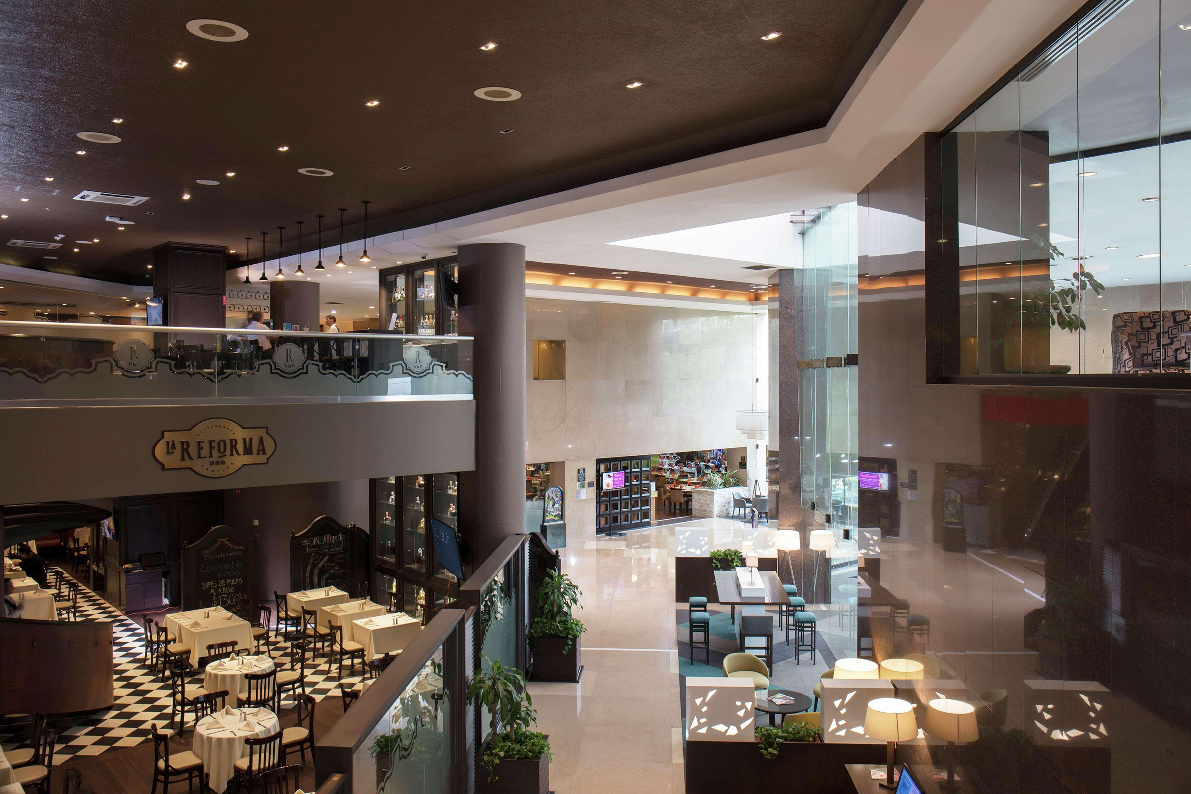ホテル ヒルトン グァダラハラ グアダラハラ エクステリア 写真 The lobby of the hotel