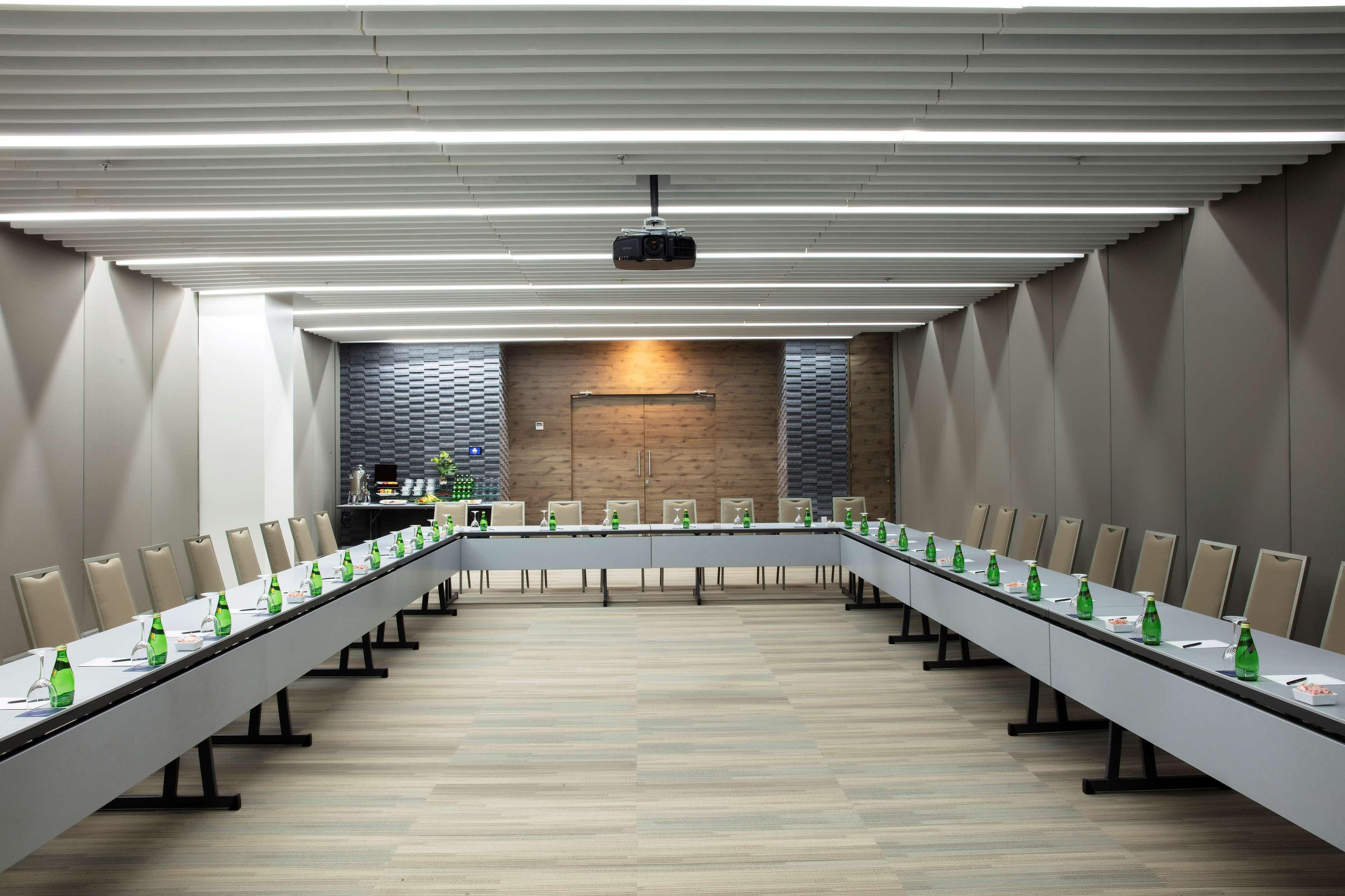 ホテル ヒルトン グァダラハラ グアダラハラ エクステリア 写真 U-shaped table