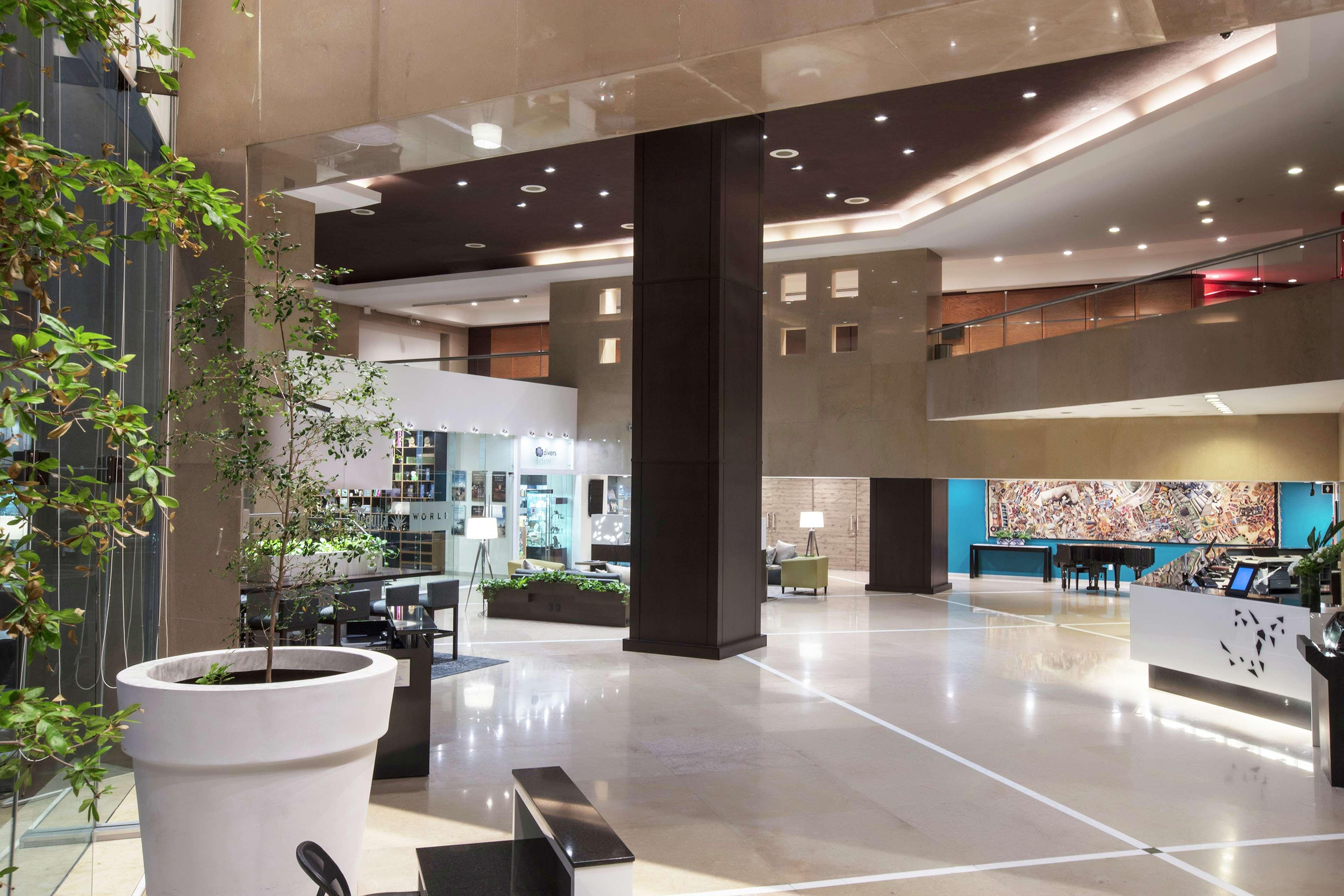 ホテル ヒルトン グァダラハラ グアダラハラ エクステリア 写真 The lobby of the hotel