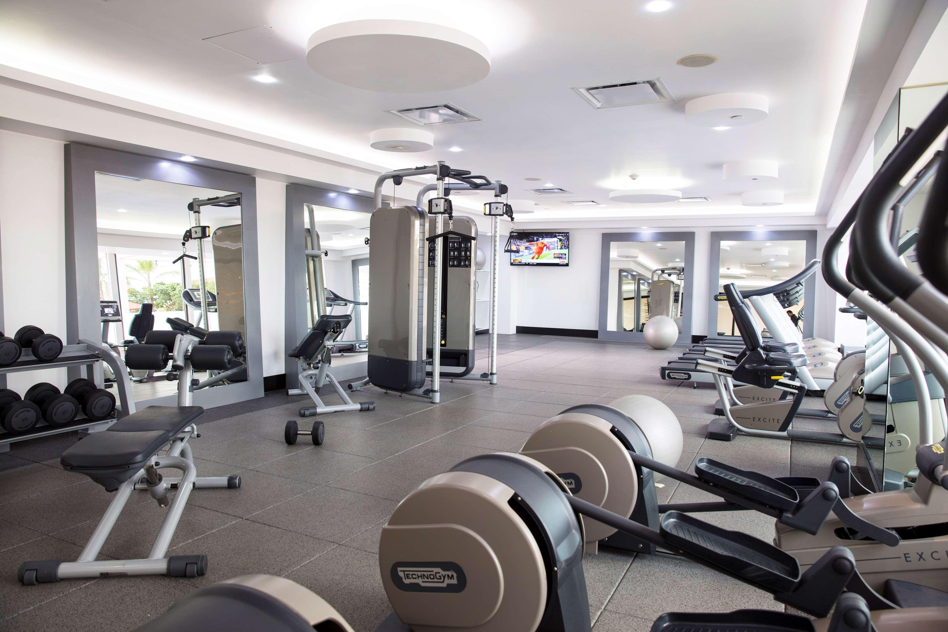 ホテル ヒルトン グァダラハラ グアダラハラ エクステリア 写真 The gym at the hotel
