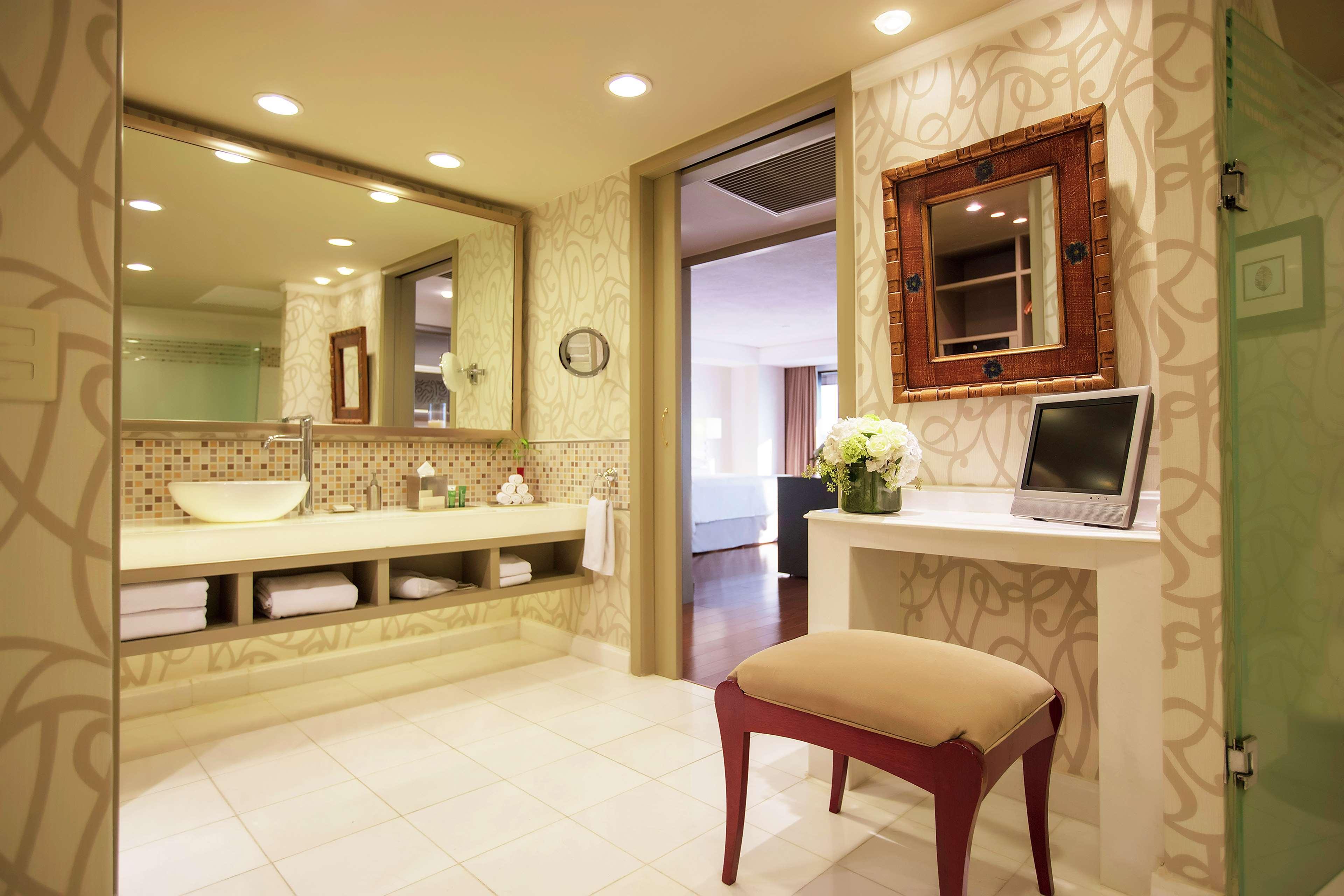 ホテル ヒルトン グァダラハラ グアダラハラ エクステリア 写真 Bathroom