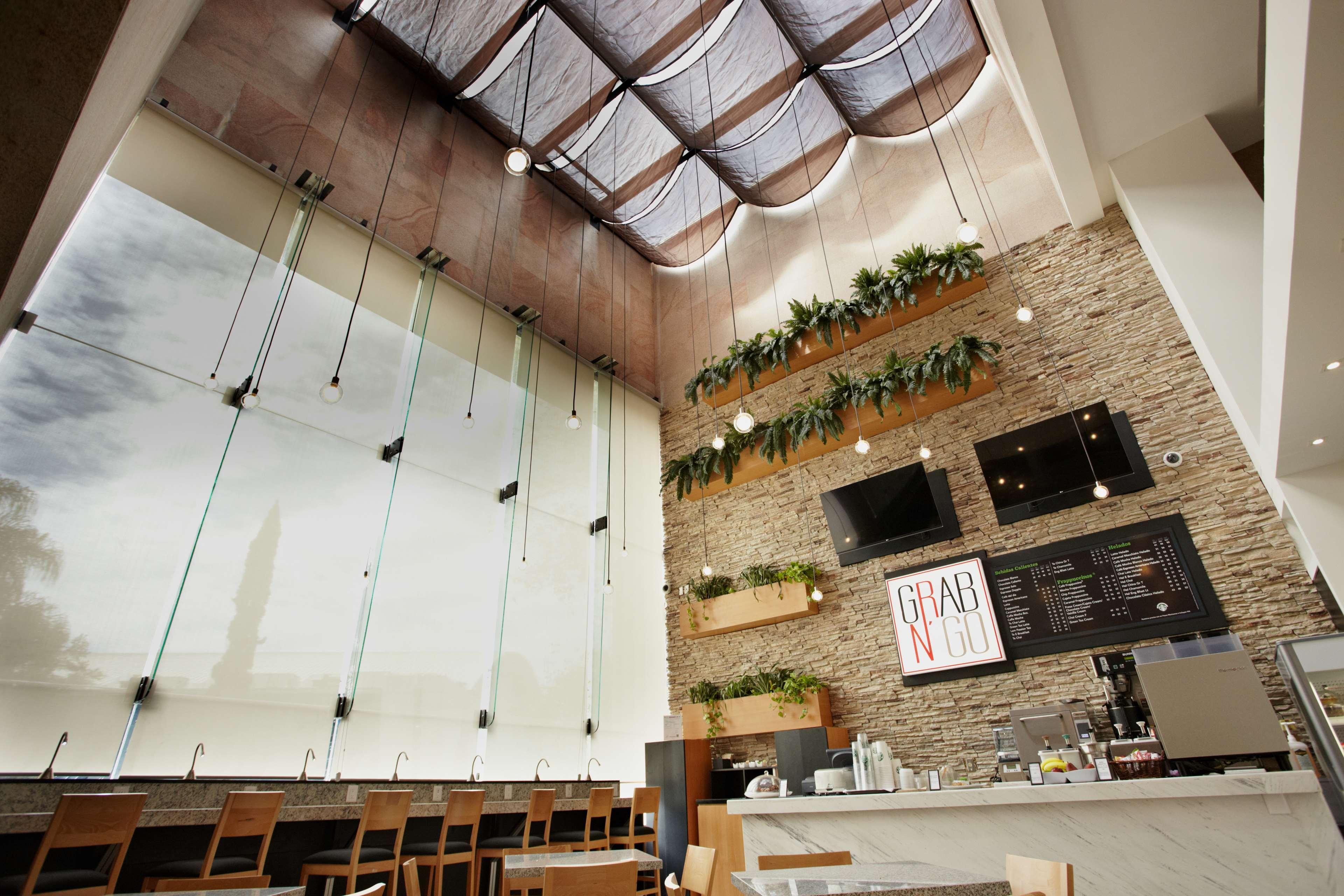 ホテル ヒルトン グァダラハラ グアダラハラ エクステリア 写真 Interior of the restaurant