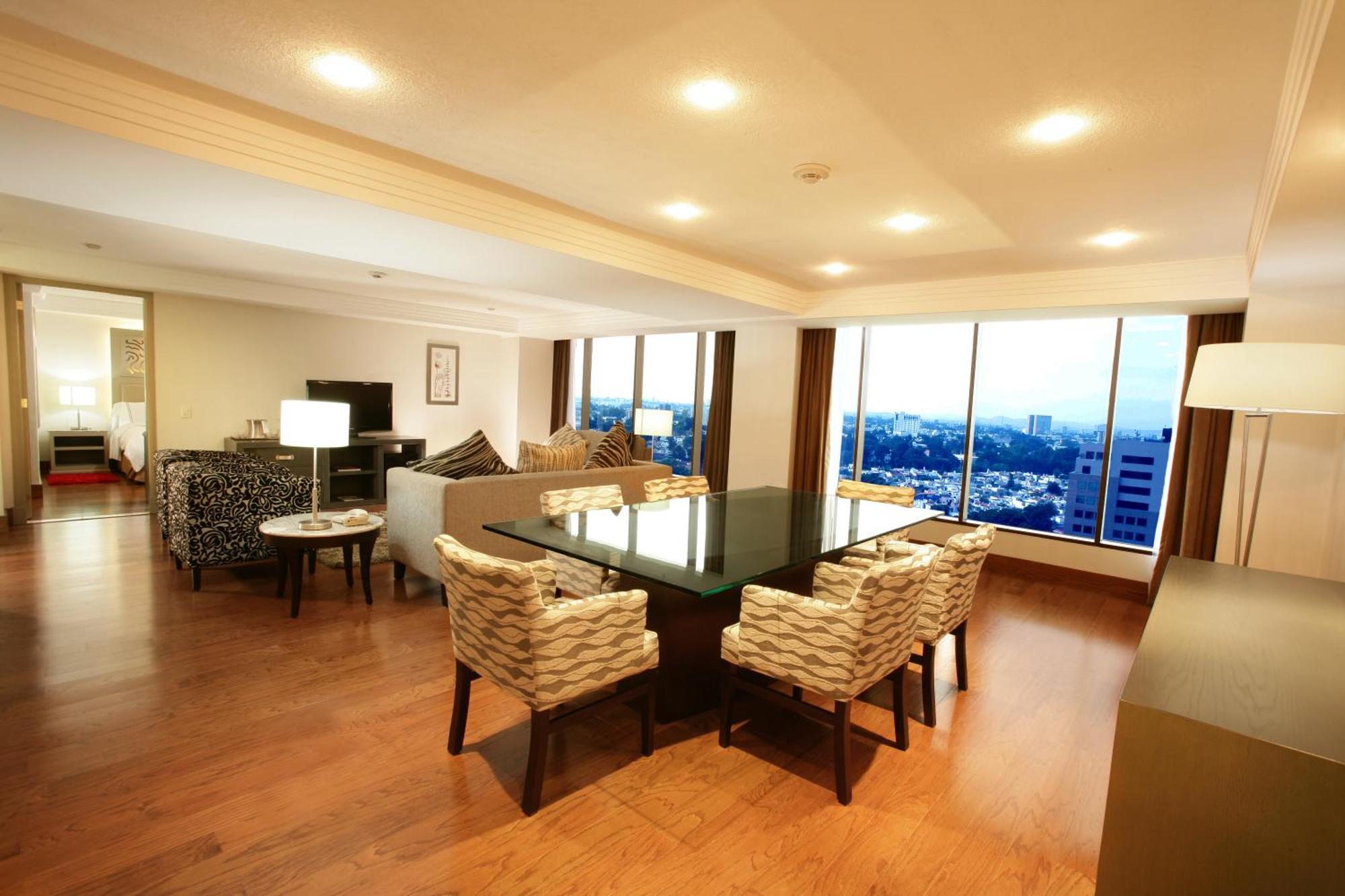 ホテル ヒルトン グァダラハラ グアダラハラ 部屋 写真 A suite at the hotel