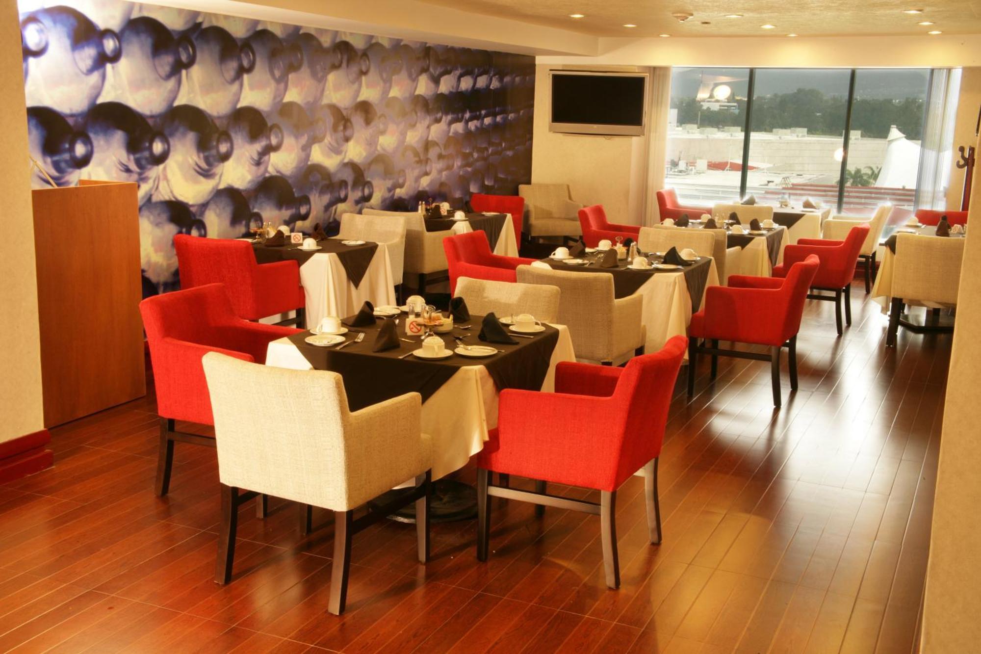 ホテル ヒルトン グァダラハラ グアダラハラ エクステリア 写真 The interior of the restaurant